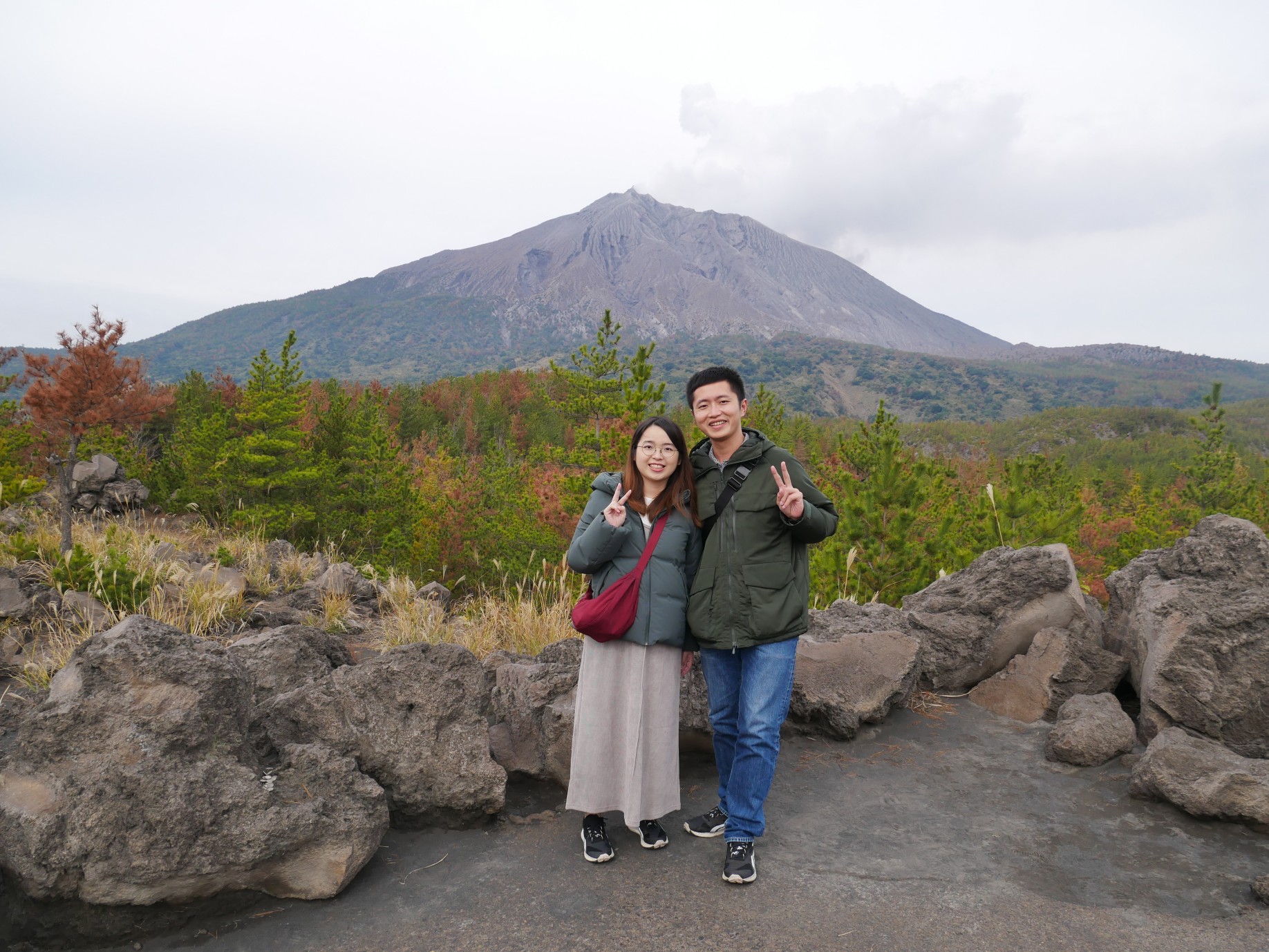 與鹿兒島的櫻島火山合影。